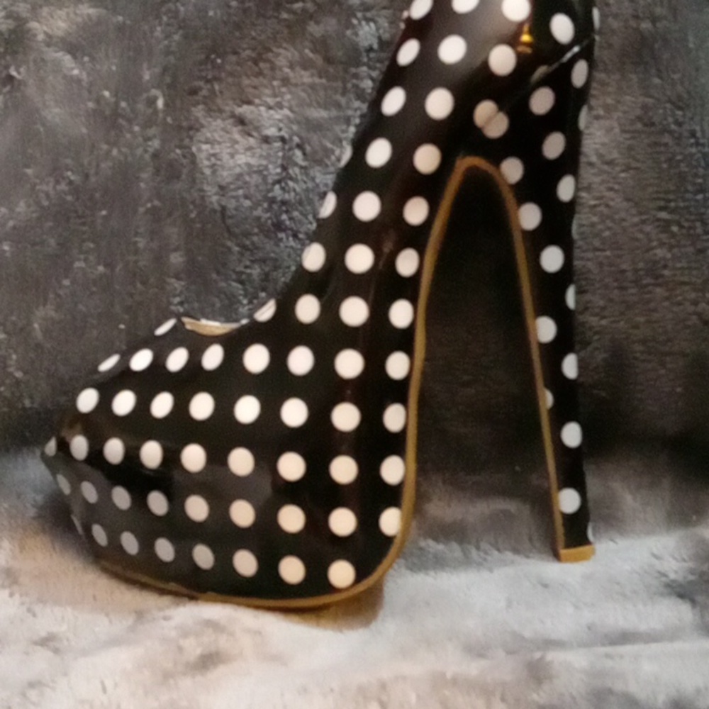 Heels - Picture 2 of 3